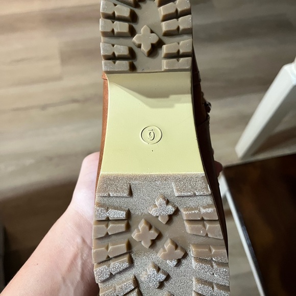 Universal Threads Bootie - Picture 3 of 4